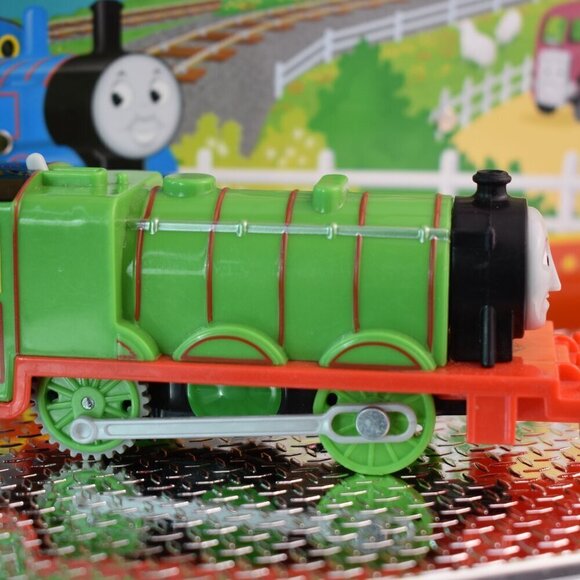 Henry 3 - 2013 Trackmaster Motorized Engine Thomas & Friends Train NO TENDER - Picture 4 of 10